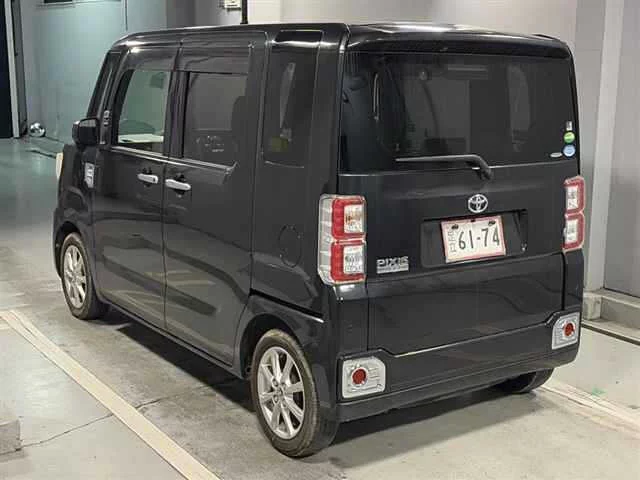 Toyota Pixis Mega LA700A 2019